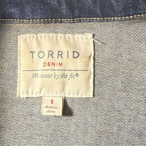 Torrid Blue Jean Trucker Jacket Medium Wash size 1xl Button front - Picture 6 of 9